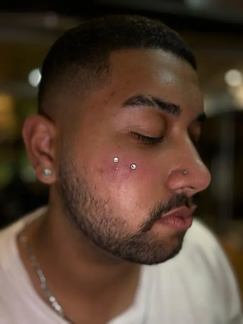 Piercing feito no Original SP Tattoo, unidade Moema