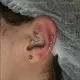 Demonstração de um piercing feito pela Jeice da Original SP Tattoo